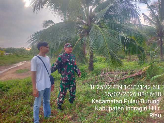 Babinsa Sri Danai Jaya Sigap Jaga Tapal Batas, Perkuat Keamanan dan Kedaulatan Wilayah Desa