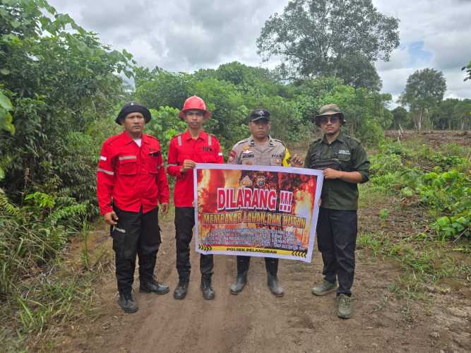 Bhabinkamtibmas Tanjung Simpang Polsek Pelangiran Gelar Patroli dan Sosialisasi Karhutla, Kapolsek: Jangan Ada Lagi Pembakaran Lahan