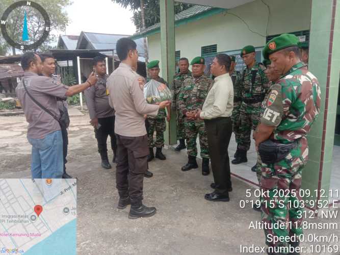 Koramil 01/Tembilahan Terima Kejutan HUT TNI ke-80 dari Dua Polsek Tembilahan
