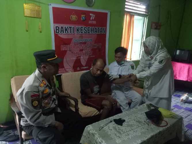 Polsek Tempuling Giat Bakti Pemeriksaan Kesehatan Gratis kepada Masyarakat