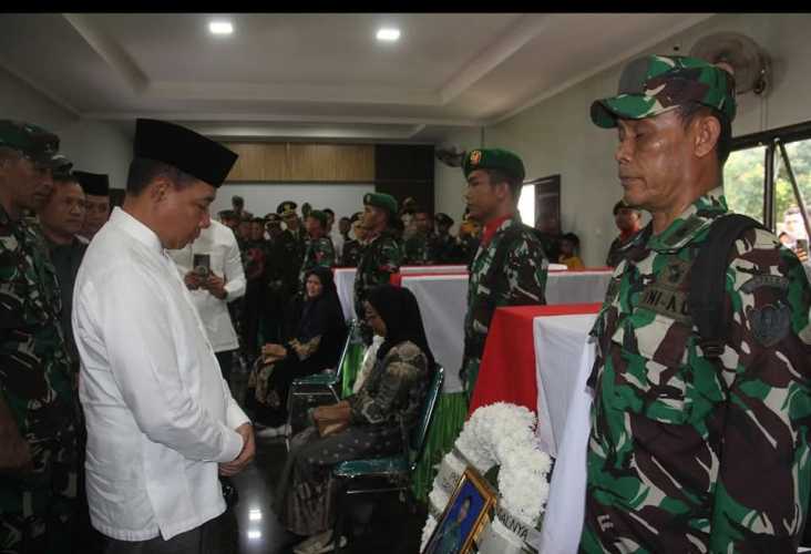 TNI Berduka: Panglima TNI Hadiri Upacara Pelepasan Jenazah Prajurit Korban Ledakan Munisi
