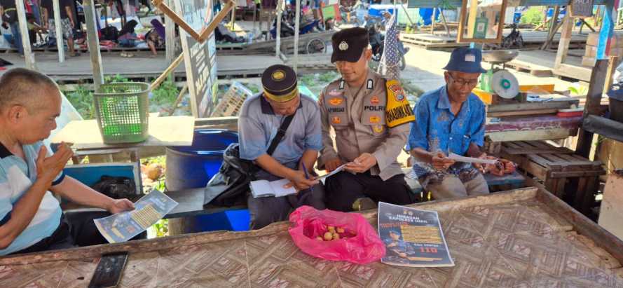 Tingkatkan Rasa Aman Jelang Tahun Baru, Bhabinkamtibmas Polsek Pelangiran Sosialisasikan Layanan Darurat 110