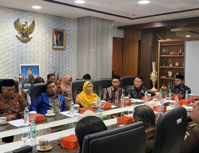 Agar Terjalin Sinergi dan Kolaborasi, Komisi I DPRD Riau Kunker ke Kejati