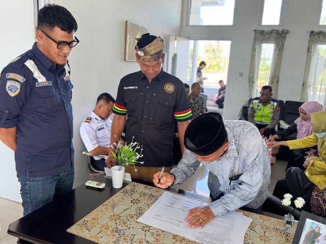 Satlantas Polres Batu Bara Gelar Serah Terima Palang Portal Sederhana Sementara