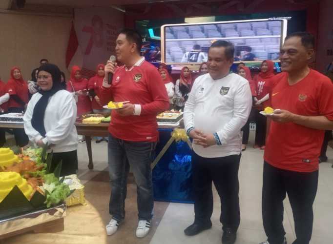 Usai Nobar Timnas U-23, Pj Gubri Diberi Kejutan Ulang Tahun