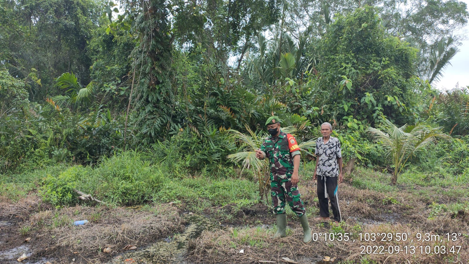 Serda Candra Babinsa Koramil 10/Pelangiran Memantau Karhutlah