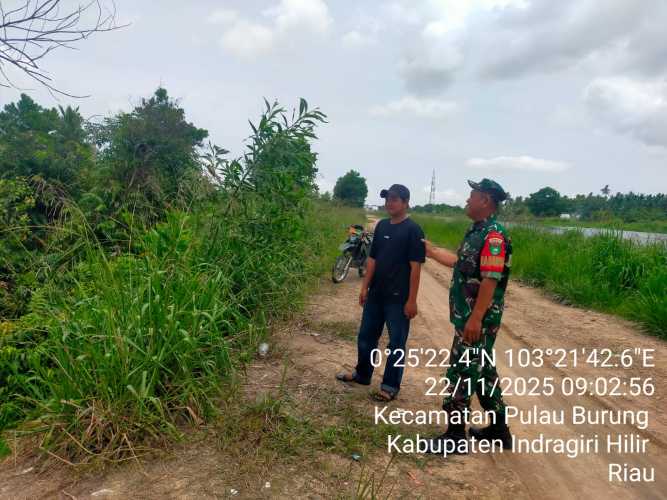 Babinsa Gelar Patroli dan Pembinaan di Wilayah Perbatasan Desa