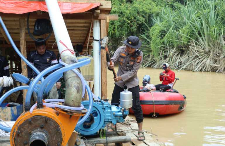 Polres Kampar Tertibkan Tambang Emas Ilegal di Desa Kota Lama, 3 Rakit Diamankan