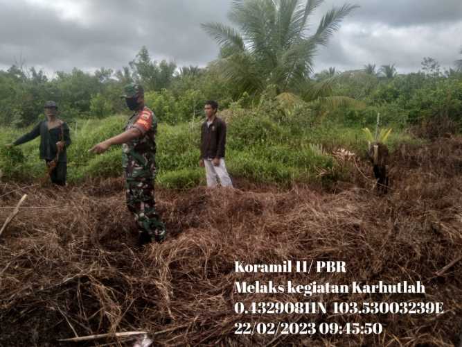 Babinsa Patroli Karhutlah di Dusun Manunggal Jaya