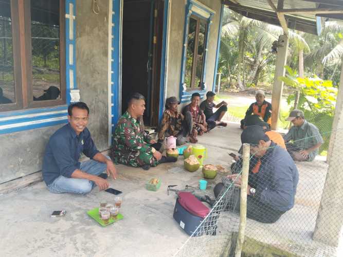 Babinsa Sungai Intan Dorong Partisipasi Warga untuk Ciptakan Lingkungan Bersih dan Kondusif