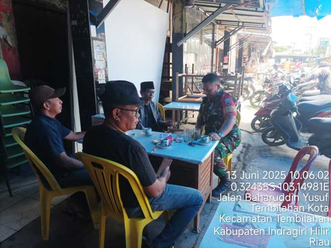 Babinsa Koramil 01/Tembilahan Kodim 0314/Inhil Aktif Sosialisasikan Pencegahan DBD di Pasar Tembilahan Kota
