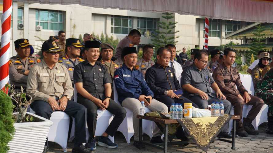 Ketua Bawaslu Inhil Mengikuti  Apel Gelar Pasukan dan Simulasi Sispam Kota Operasi Mantap Brata Lancang Kuning 2023-2024