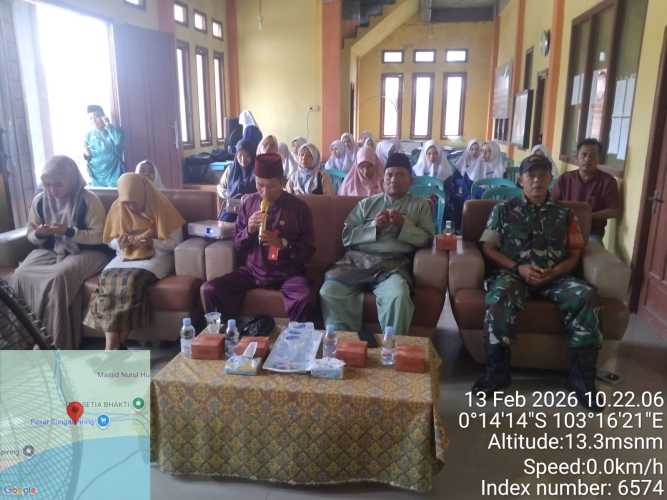 Babinsa Sungai Piring Hadiri Penutupan PBL Mahasiswa Kebidanan STIKES Husada Gemilang, Wujud Sinergi TNI dan Dunia Pendidikan di Batang Tuaka