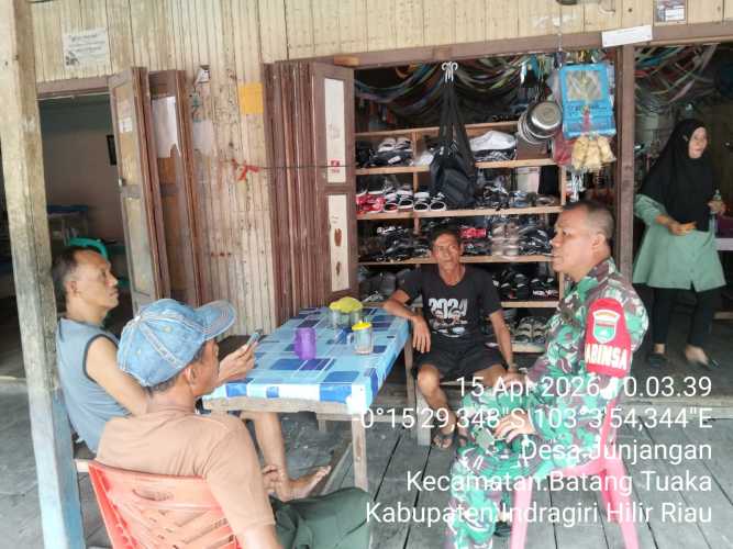 Babinsa Sungai Junjangan Edukasi Warga, Tanamkan Nilai Gotong Royong dan Kebersamaan