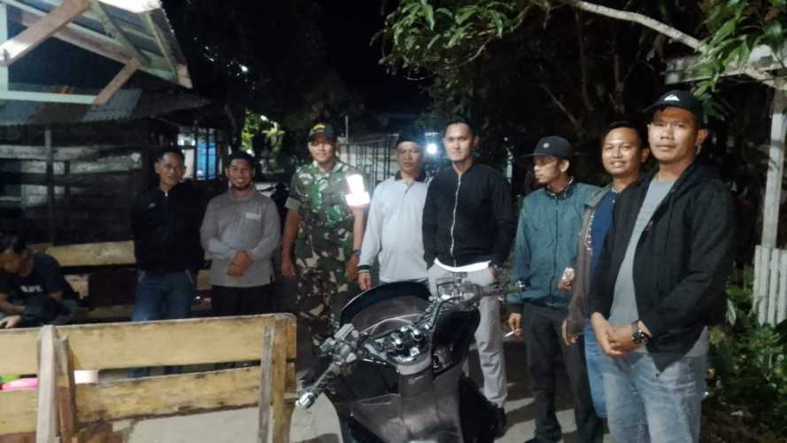 Babinsa Pulau Palas Aktif Patroli Ronda Malam Bersama Unsur Pemdes dan Bhabinkamtibmas