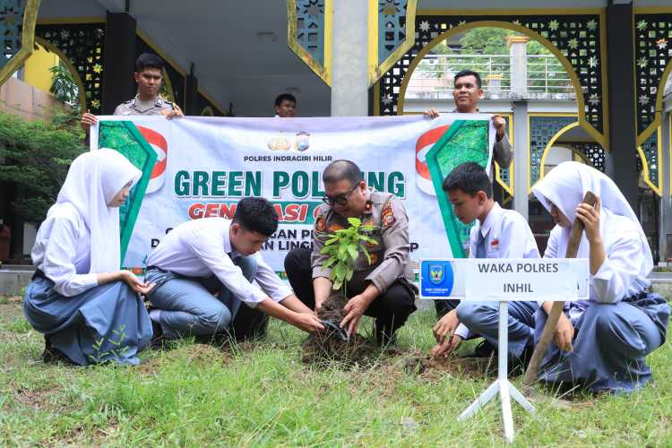 Polres Inhil Sosialisasikan Green Policing di SMAN 1 Tembilahan, Dorong Generasi Muda Peduli Lingkungan