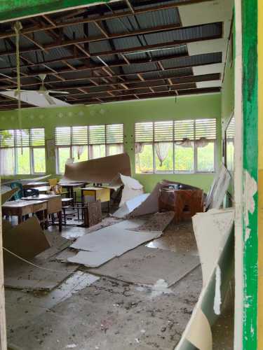 Plafon Kelas XI SMAN 1 XIII Koto Kampar Roboh,  Disdik Riau Akan Segera Tindak Lanjuti