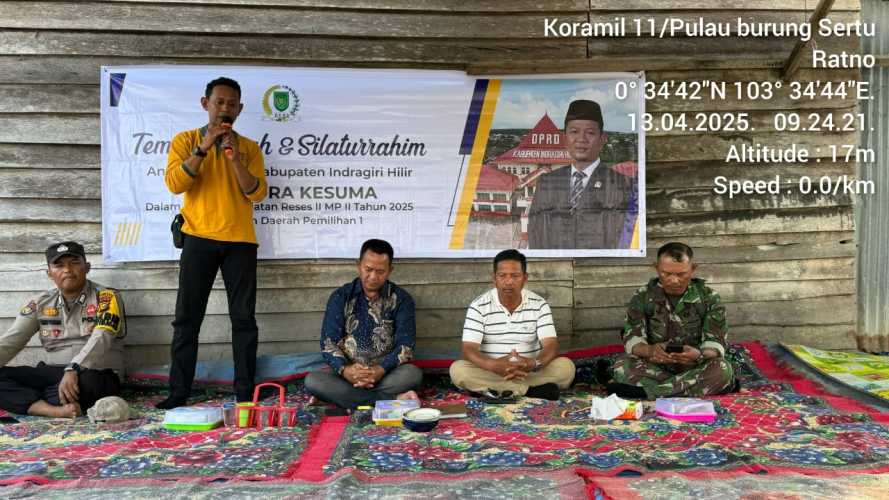 Babinsa Koramil 11/Pulau Burung Tingkatkan Wawasan Warga melalui Komsos
