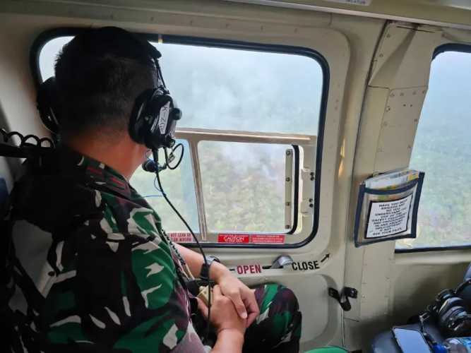 Danlanud Rsn Pantau Langsung Karhutla di Riau dari Udara