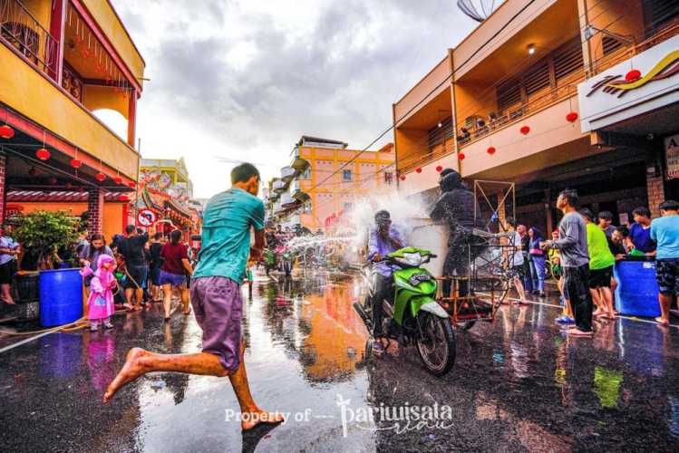 Siap-Siap Basah! Ini Rangkaian Acara Festival Perang Air Meranti