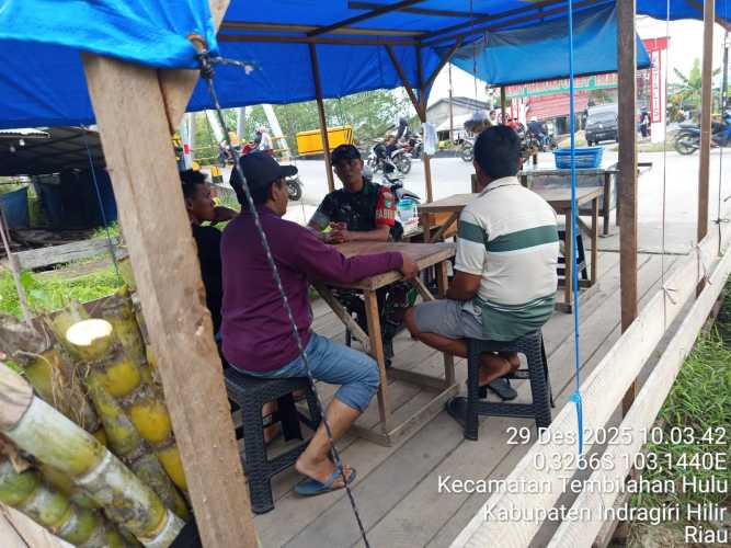 Jalin Silaturahmi Humanis, Babinsa Koramil 01/Tembilahan Hadir di Tengah Masyarakat