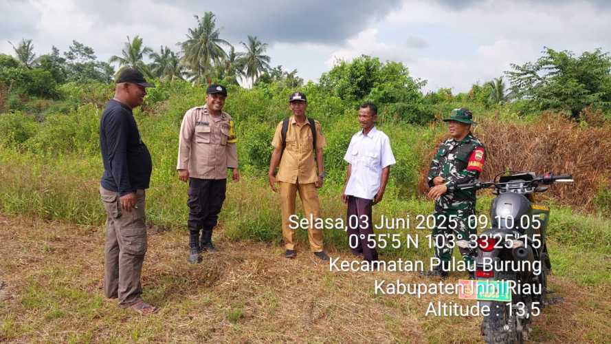 Babinsa Koramil 11/Pulau Burung  Lakukan Patroli Cek Lahan Ketahanan Pangan dan Pantau Karhutla di Sungai Danai