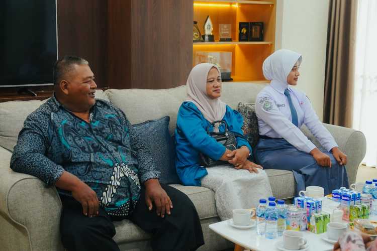 Haru Ayah Arifa, Putri Asal Inhil yang Kini Melenggang ke Istana Merdeka