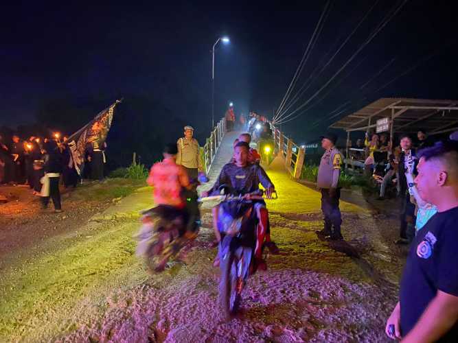 Polsek Pulau Burung Amankan Pawai Takbiran Idul Adha 1446 H dengan Kondusif