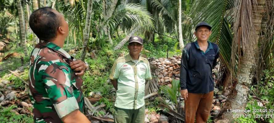 Dengan Patroli dan Sosialisasi, Sertu Suratno Jaga Penanganan Karhutlah Secara Terpadu