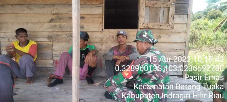 Babinsa Pasir Mas Lakukan Komunikasi Lintas Etnis