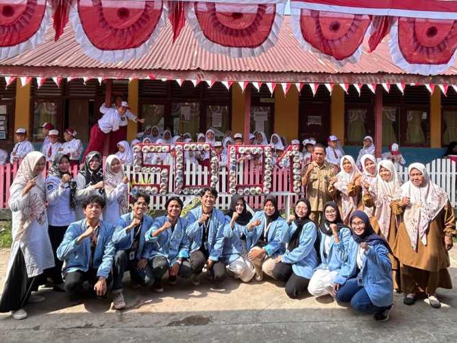 Edukasi Soal Sampah Pelastik, Mahasiswa Kukerta UNRI Laksanakan Kegiatan Ecobrick