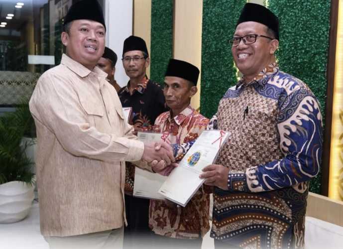 Serahkan Sertipikat Wakaf di Kanwil BPN Provinsi D.I. Yogyakarta, Menteri Nusron Gandeng Organisasi Keagamaan untuk Percepat Pendaftaran Tanah Wakaf