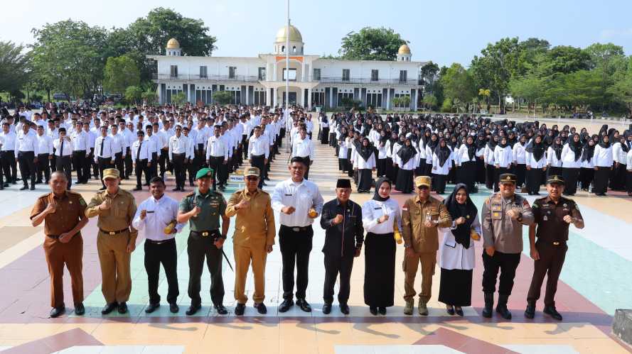 Wabup Rokan Hilir Serahkan 1156 SK PPPK Tahap I Formasi Tahun 2024