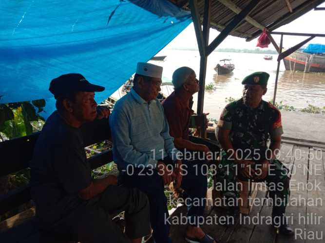 Sertu M. yasin Lakukan Penyuluhan Interaktif Terkait Keselamatan Penambang Pompong
