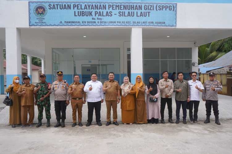 Program Makan Bergizi Gratis Hari Kedua Berjalan di UPTD SMP Negeri 2 Silau Laut