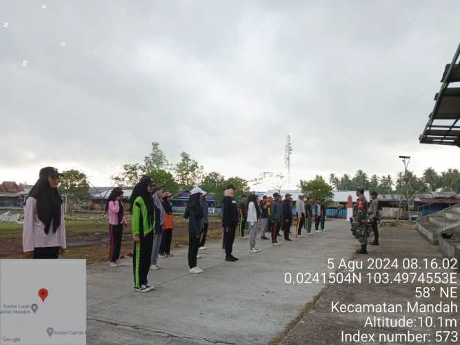 Babinsa Bolak Raya Gelar Pembinaan Latihan Paskibraka