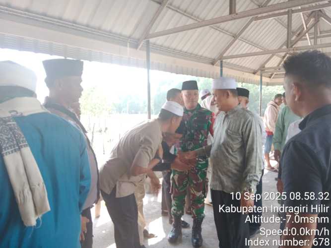 Babinsa Amankan Kunjungan Bupati dalam Peringatan Maulid Nabi di Desa Sungai Junjangan