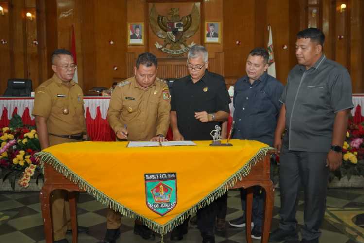 Wakil Bupati Asahan Hadiri Rapat Paripurna DPRD Pengambilan Keputusan 4 Ranperda
