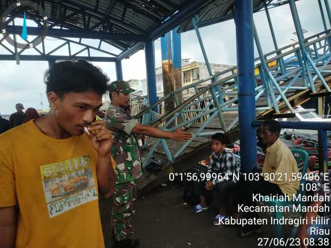 Babinsa Menghimbau standar keselamatan  penumpang