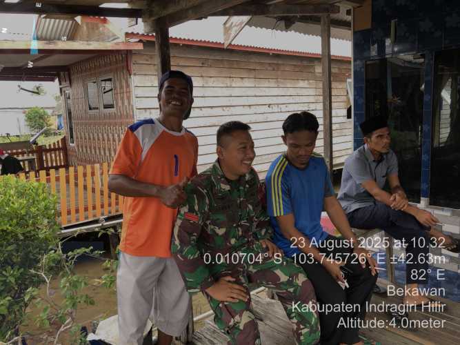 Babinsa Mandah Mendengarkan dan Memberikan Solusi Kepada Warganya