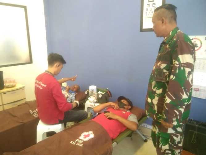 Peltu Rafli Mendampingi Kegiatan Donor Darah dan Skrining Penyakit