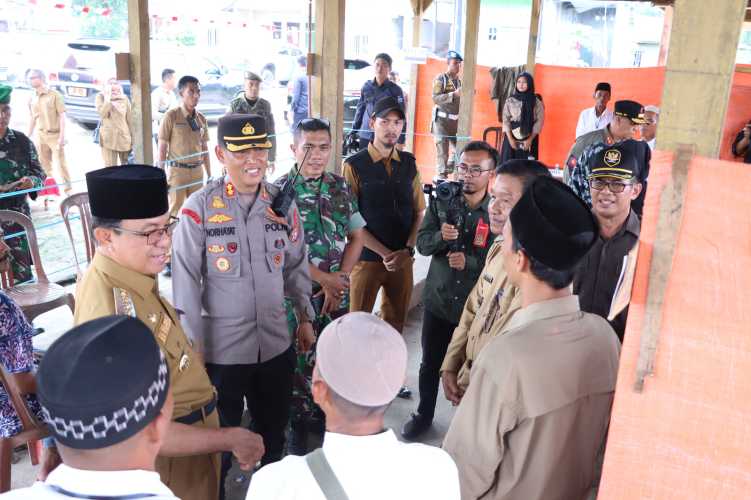 Kapolres Inhil bersama Forkopimda Tinjau Pelaksanaan Pilkades Serentak