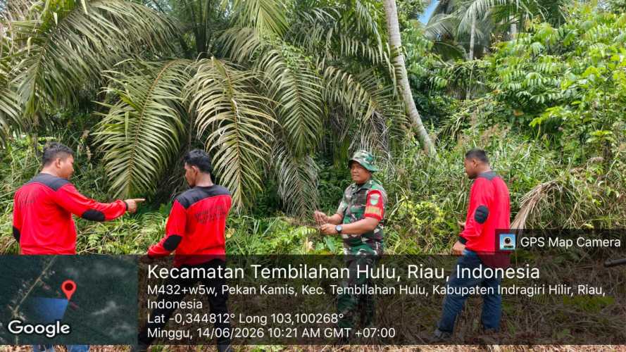 Perkuat Pembinaan Teritorial, Babinsa Lakukan Penjajakan Wilayah Perbatasan Desa