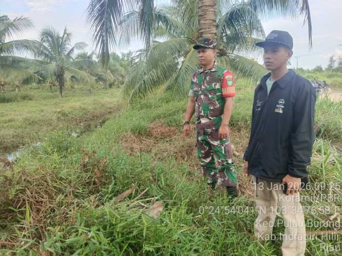Babinsa Pulau Burung Laksanakan Patroli Tapal Batas Wilayah Desa