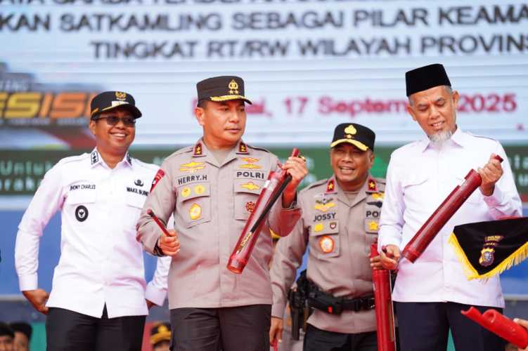 Kapolda Riau Pimpin Apel Satkamling di Dumai