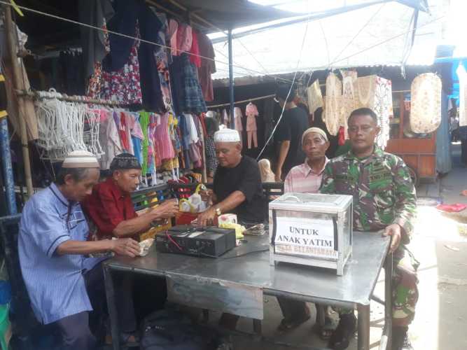 Babinsa Lakukan Penggalangan Dana Santunan Anak Yatim