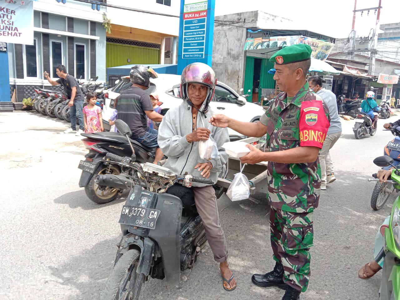 Koramil 01/Tembilahan Laksanakan Jumat Berbagi