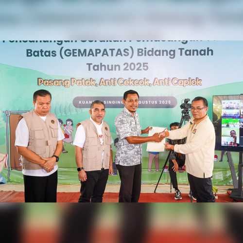 GEMAPATAS 2025 Jadi Momentum, Sertipikat Tanah Diserahkan kepada Warga Kuantan Singingi