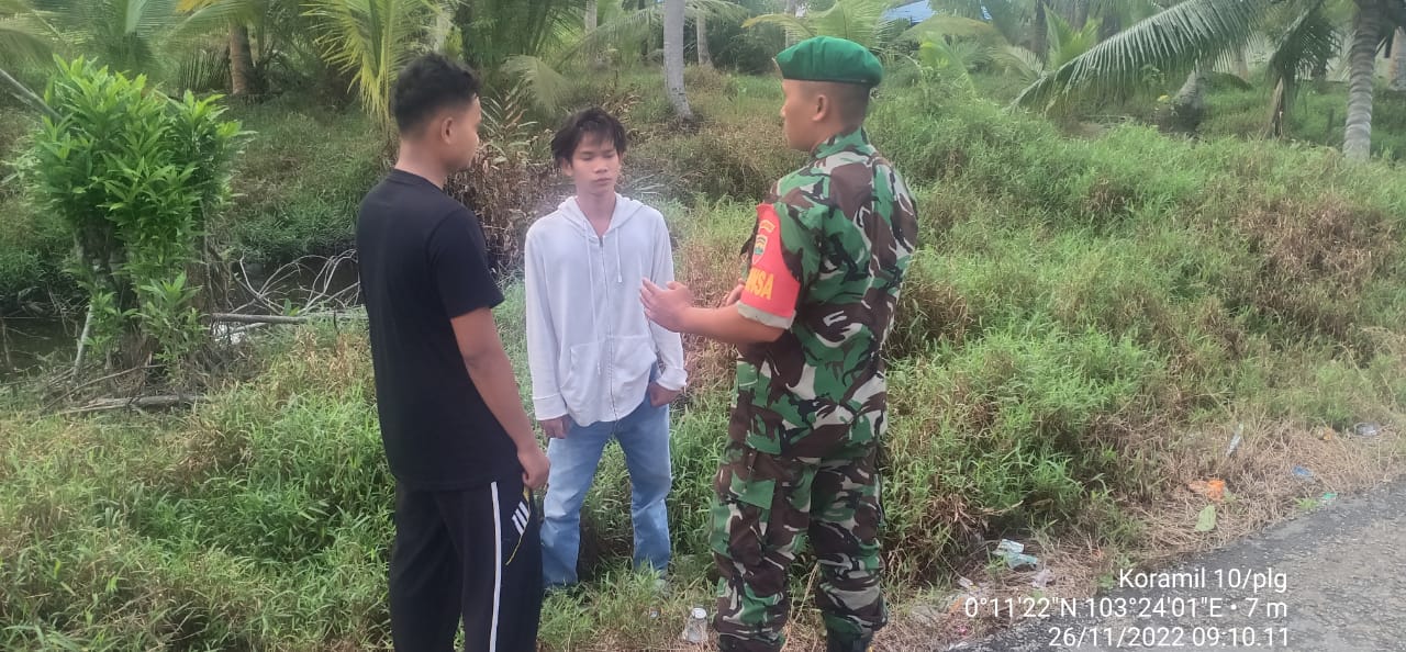 Babinsa Pelangiran Membagikan Pola Penanganan Karhutlah