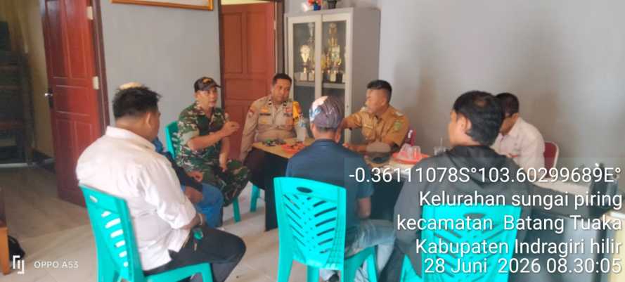 Babinsa Kuala Sebatu Aktif Jaga Warga Hadapi Dampak Cuaca Ekstrem Melalui Komsos
